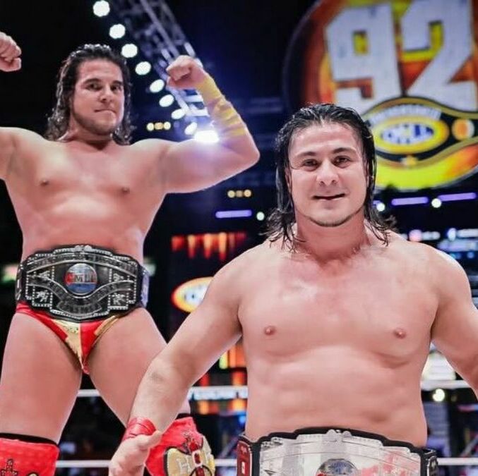 Ángel de Oro y Niebla Roja refrendaron el Campeonato (Fotografía: CMLL)