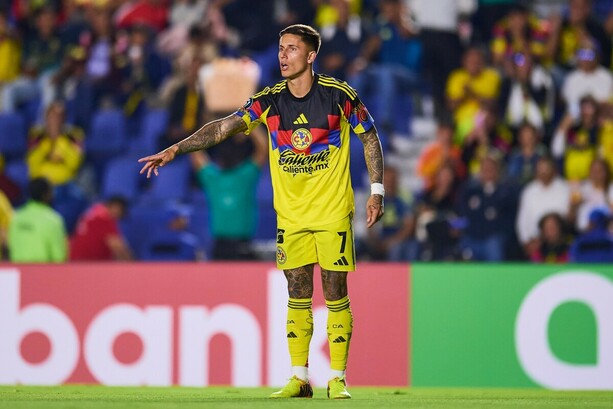 Brian Rodríguez ante Olimpia (Mexsport)