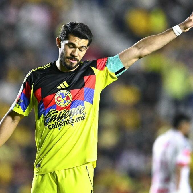 Henry Martín tuvo minutos ante Olimpia (Mexsport)