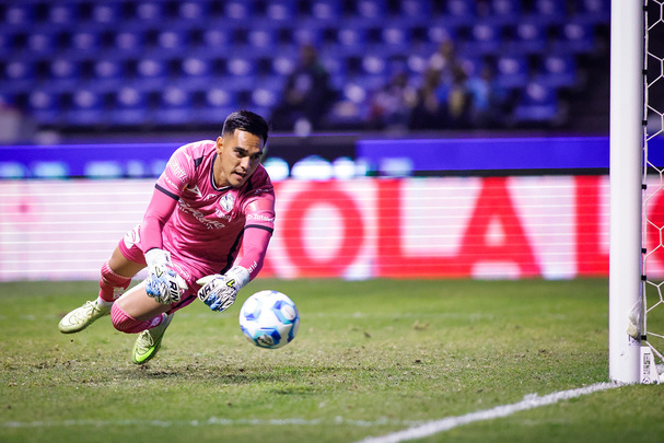 Ricardo Gutiérrez destaca en el arco poblano. (Foto: Mexsport)