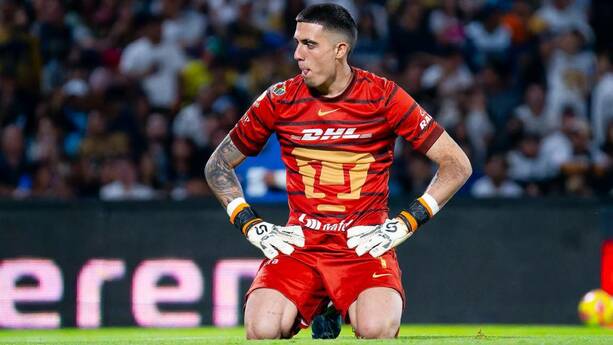 Álex Padilla se lamenta tras un gol a Pumas (Imago7)