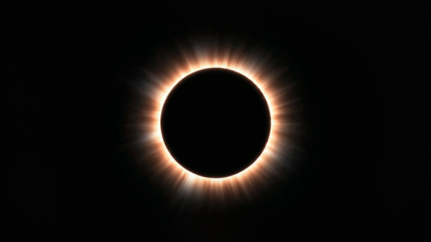 Conoce la fecha en que será el primer eclipse solar del 2026 y cómo poder verlo desde México. Foto: Freepik