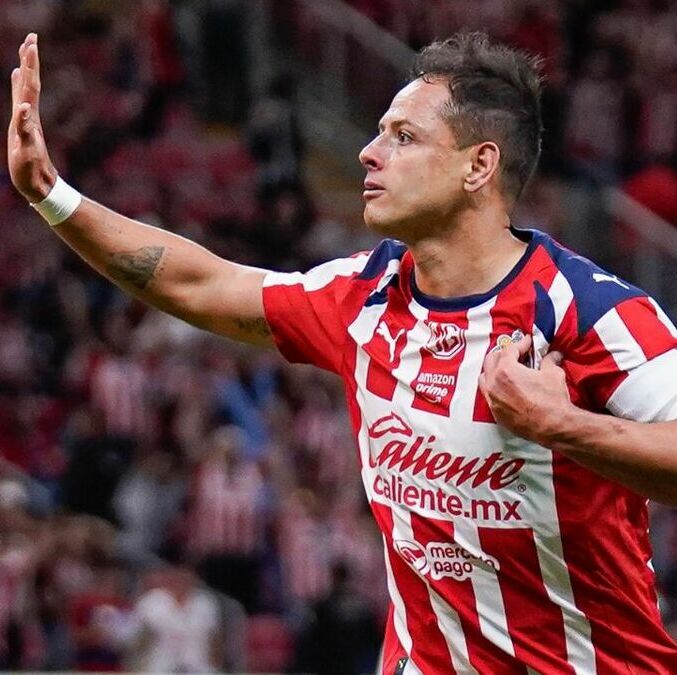 Chicharito Hernández en su última etapa con Chivas (Imago7)
