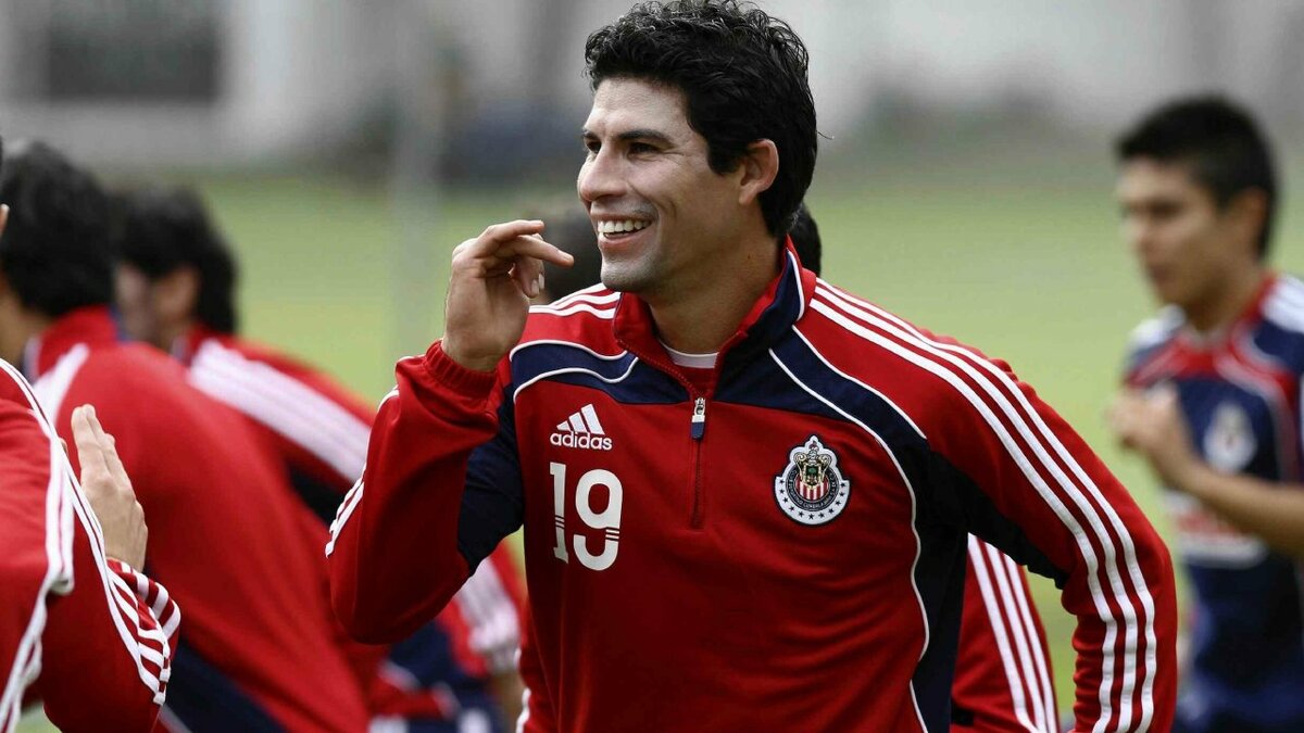 Johnny Magallón defiende la racha de triunfos de Chivas (Mexsport)