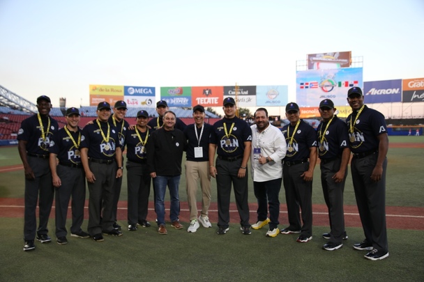 Los Umpires fueron reconocidos por la CBPC y la marca P.A.N. (Cortesía)