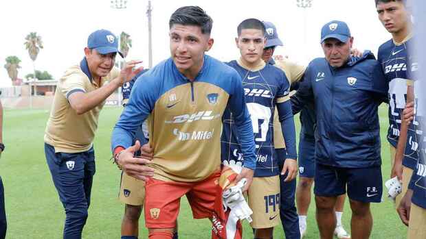 Miguel Paul hace su presentación con el primer equipo de Pumas (Imago7)