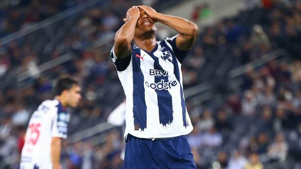 Anthony Martial tuvo que salir de cambio en el Rayados vs León (Imago7)