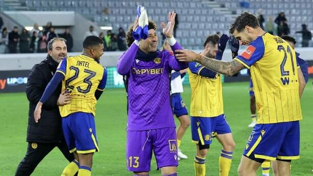 Guillermo Ochoa vuelve a mantener su portería en cero / @julioordz10