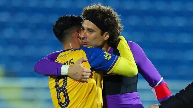 Guillermo Ochoa con el AEL Limassol (Instagram)