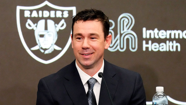 Klint Kubiak fue presentado por Las Vegas Raiders. (Foto: Reuters)