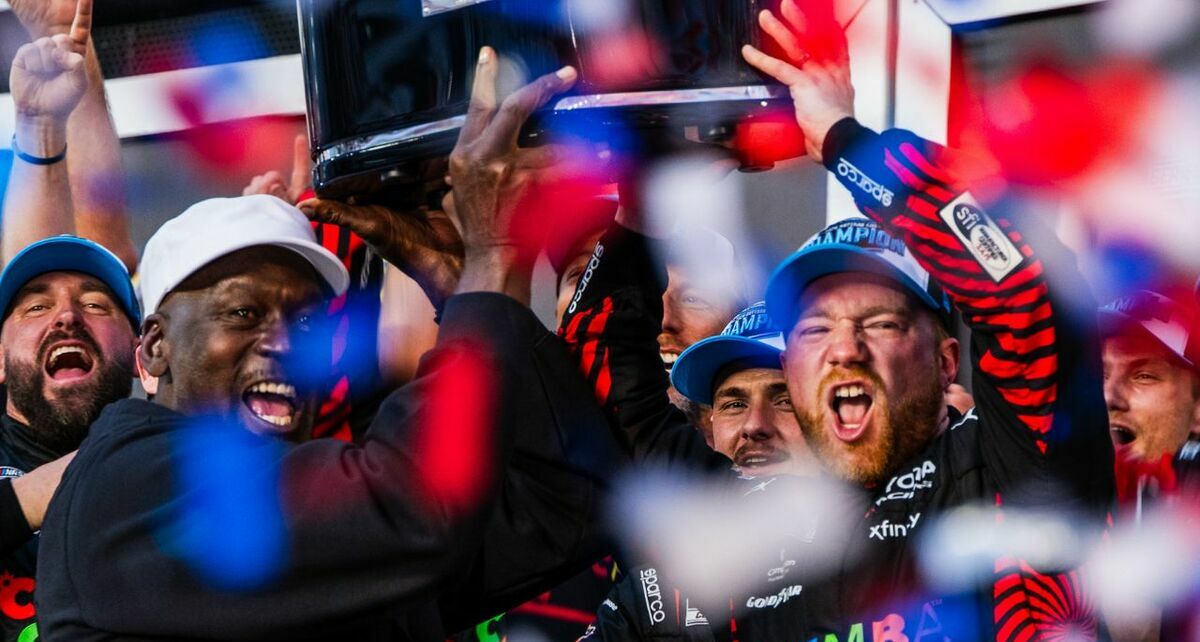 Michael Jordan festejó el triunfo en Nascar. (Foto: Nascar)
