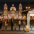 Los módulos nocturnos en plazas y parques de la CDMX buscan facilitar el acceso a la vacuna contra el sarampión para quienes trabajan o estudian (medi
