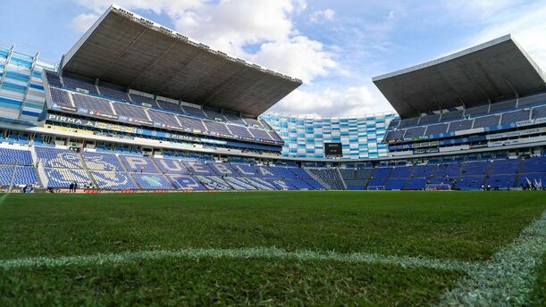 La cancha del Estadio Cuauhtémoc ha dado problemas en el inicio del Clausura 2026 (Imago7)