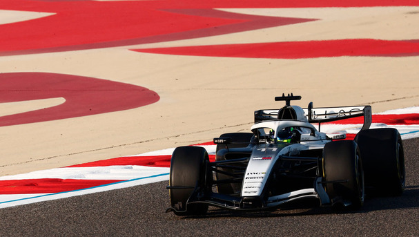 Checo Pérez acabó al fondo de la parrilla a bordo de su Cadillac. (Foto: Reuters)