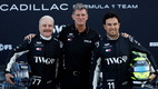 Lowdon junto a Bottas y Checo Pérez en Bahréin. (Foto: Reuters)