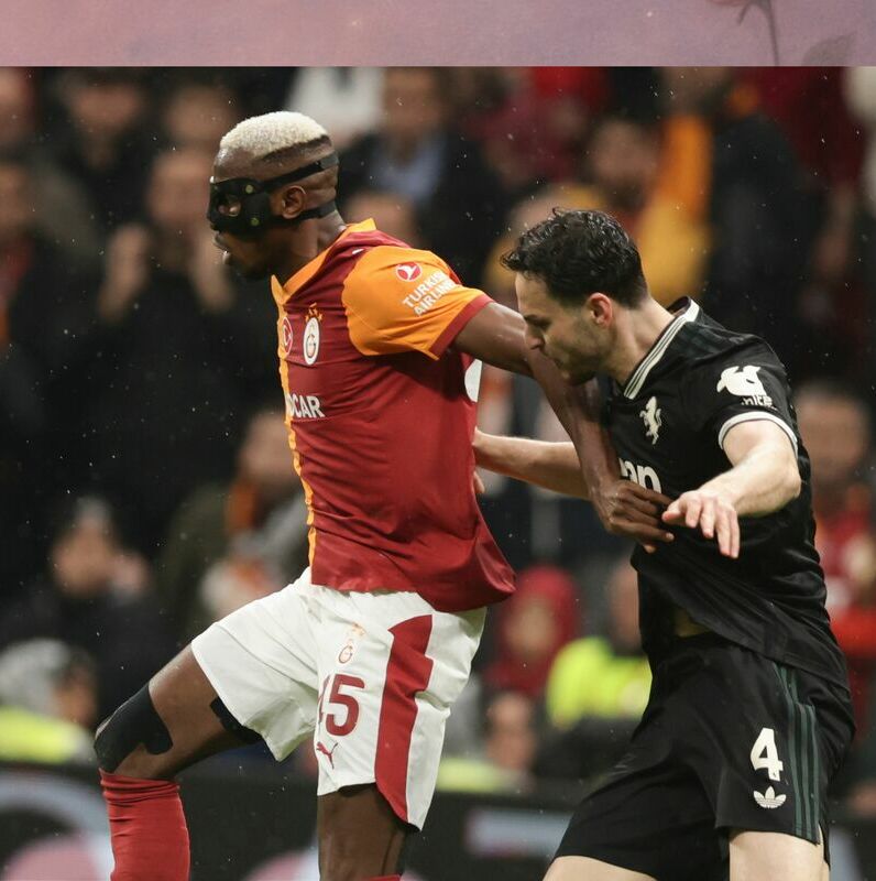 Víctor Osimhen en encuentro con el Galatasaray (Fotografía: Agencia EFE)