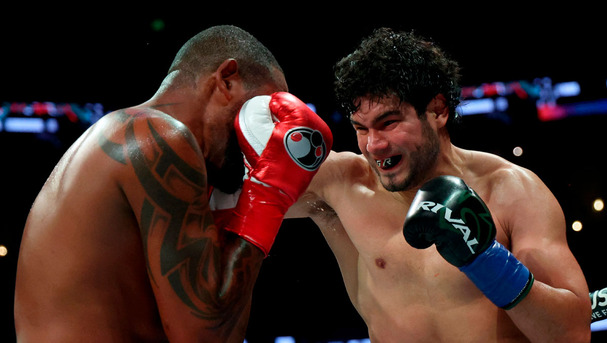 Zurdo Ramírez retuvo sus títulos AMB y OMB. (Foto: AFP)