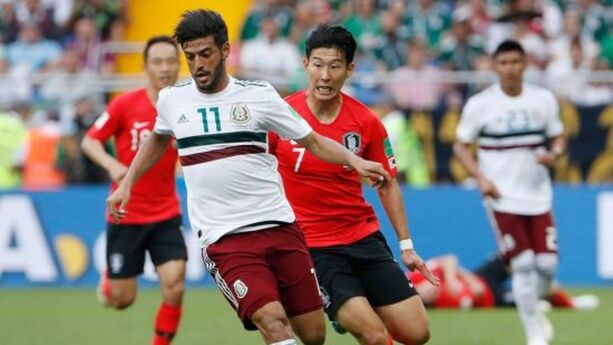 Carlos Vela ante Heung-Min Son en Rusia 2018 (Shutterstock)