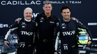 Graeme Lowdon, jefe de Cadillac, junto a Valtteri Bottas y Checo Pérez. (Foto: Reuters)