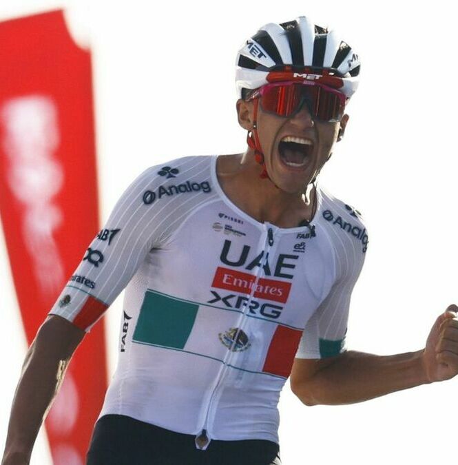 Isaac del Toro ganará el UAE Tour, si nada extraño sucede (@TeamEmiratesUAE)
