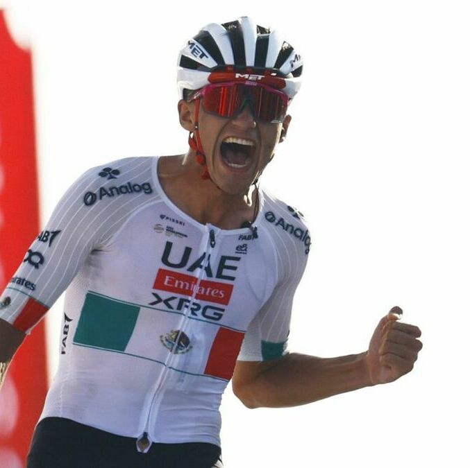 Isaac del Toro ganará el UAE Tour, si nada extraño sucede (@TeamEmiratesUAE)