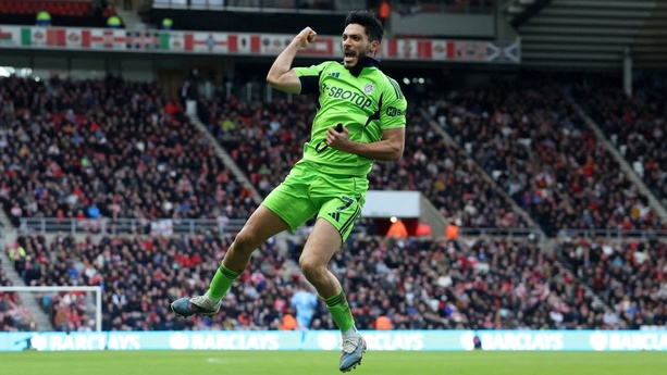 Raúl Jiménez está 'on fire' con el Fulham (Reuters)