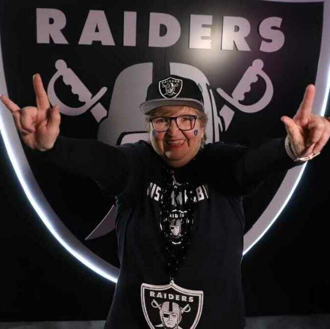 Bárbara Estrada fuera elegida por la NFL como la ‘International Fan of the Year’ de Raiders (Javier Ríos)