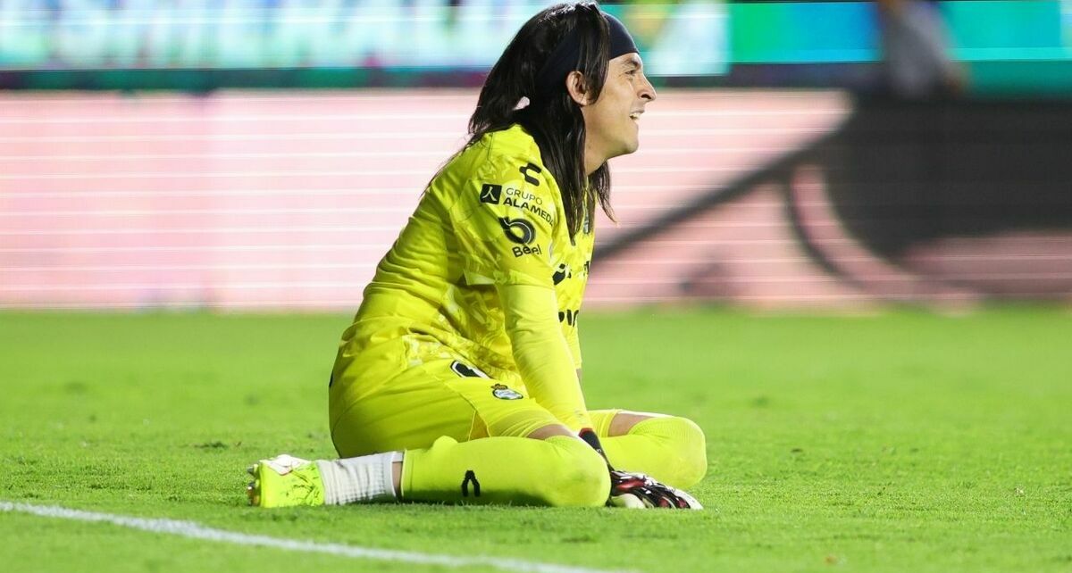 Santos no la pasa nada bien en el torneo. (Foto: Mexsport)