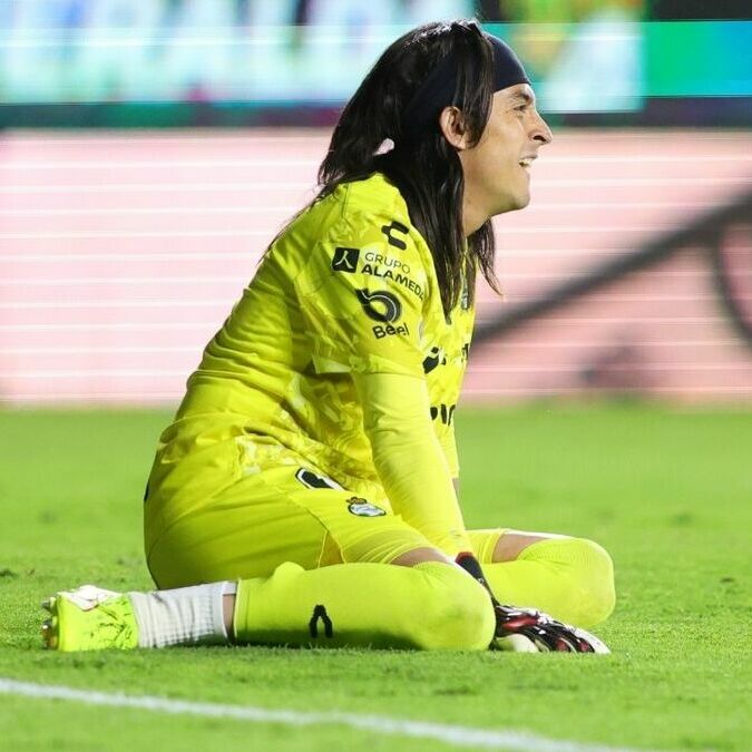 Santos no la pasa nada bien en el torneo. (Foto: Mexsport)