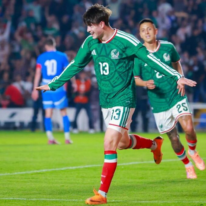 Armando González marcó y asistió ante Islandia (Imago7)