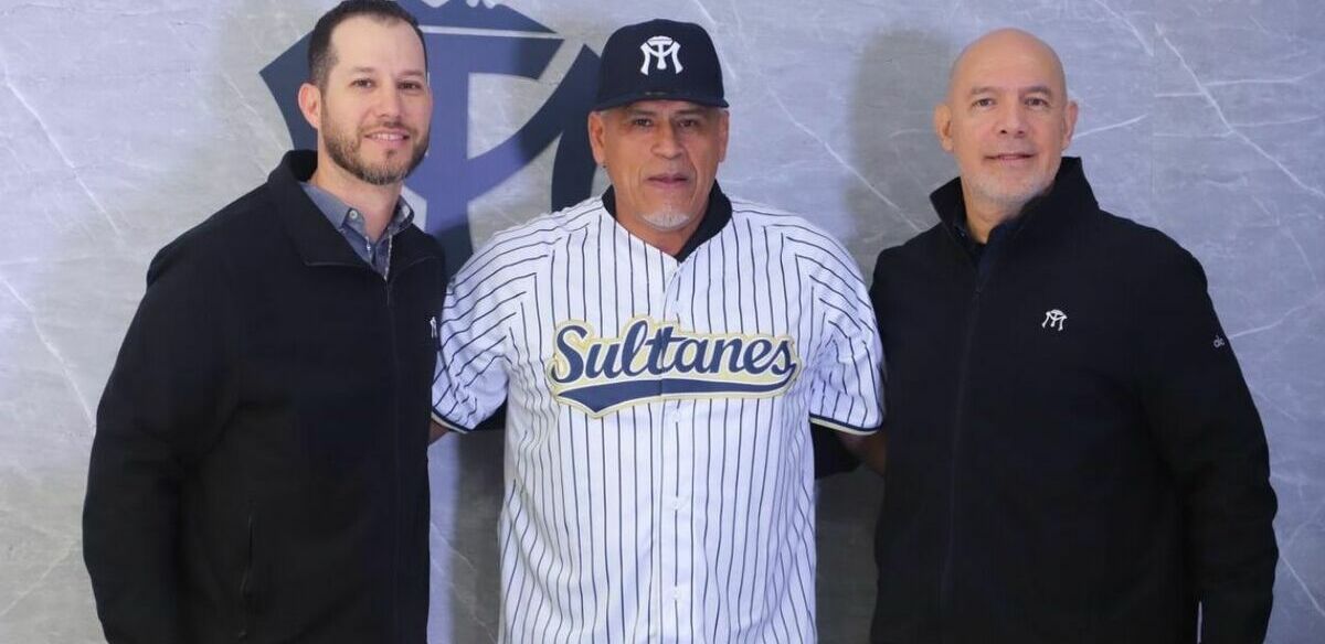 Blanco fue presentado por Sultanes. (Foto: Roberto Alanís)