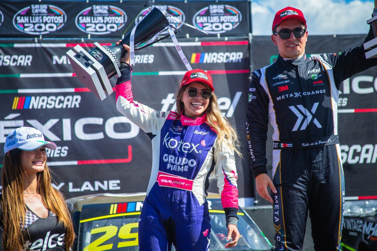 Regina Sirvent ya triunfó en la Nascar. (Foto: @RevRacin)
