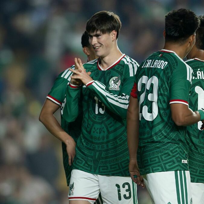 Armando González celebra su gol ante Islandia (Imago7)