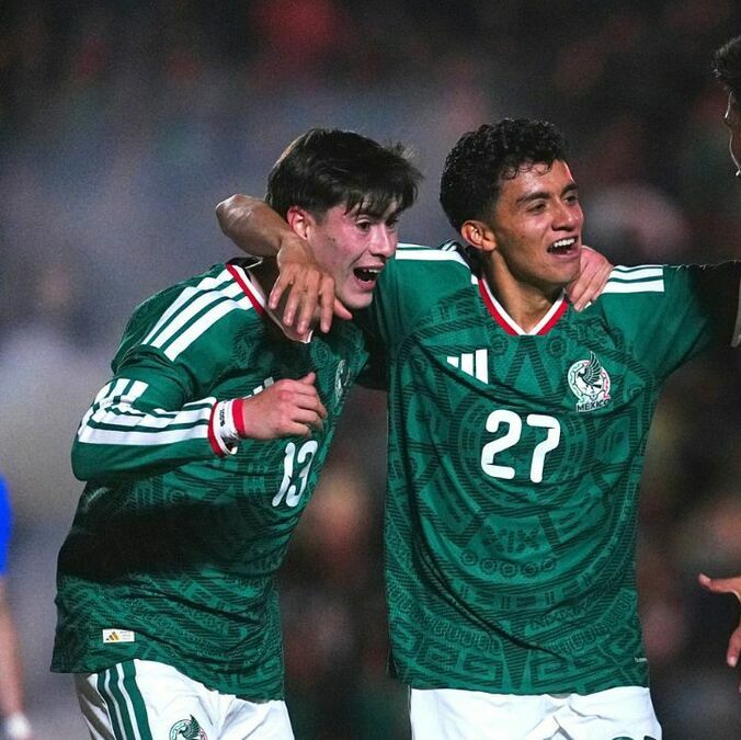 Armando González y Richard Ledezma, jugadores de Chivas, con el Tri (Imago7)