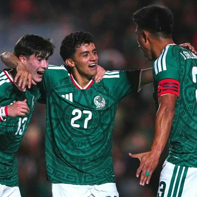 Armando González y Richard Ledezma, jugadores de Chivas, con el Tri (Imago7)