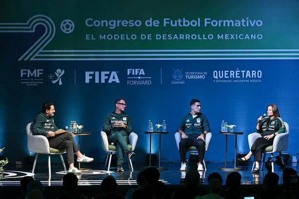 Grandes figuras del futbol mexicano aportaron su conocimiento durante el congreso (Fotografía: Cortersía FMF)