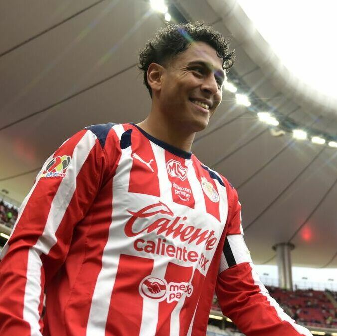 Luis Romo volvió a la convocatoria de las Chivas y está a disposición de Diego Milito (Fotografía: Imago 7)