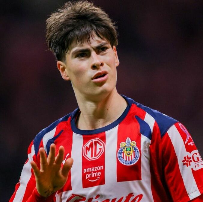 Armando González busca anotarle al Toluca este fin de semana| Foto:  X: @Chivas