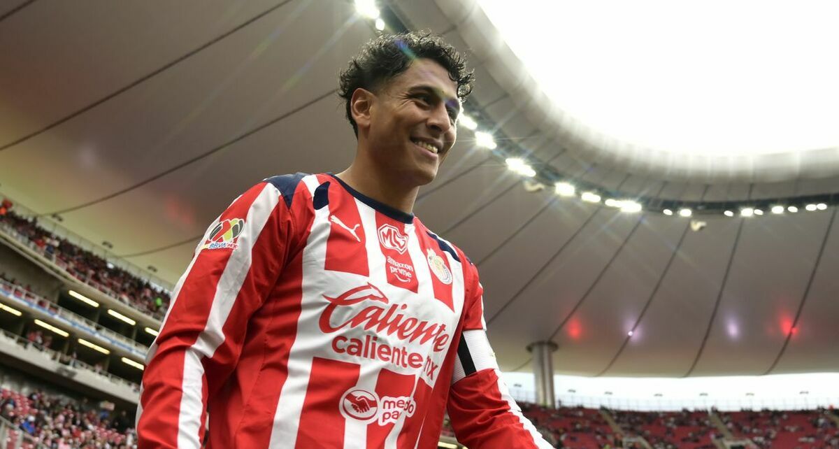 Luis Romo volvió a la convocatoria de las Chivas y está a disposición de Diego Milito (Fotografía: Imago 7)