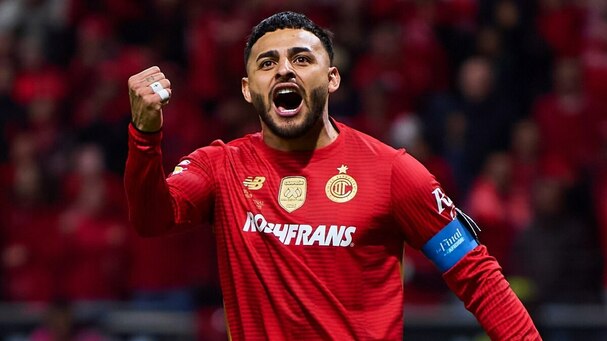 Alexis Vega ilusionó con su posible regreso a las canchas (Mexsport)