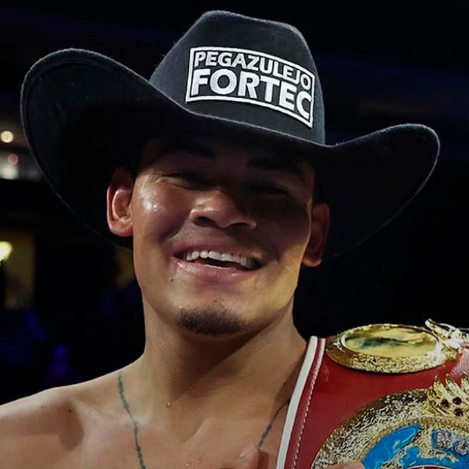 Vaquero Navarrete se llevó el triunfo ante Sugar Núñez. (Foto: Instagram @vaquero_navarrete)