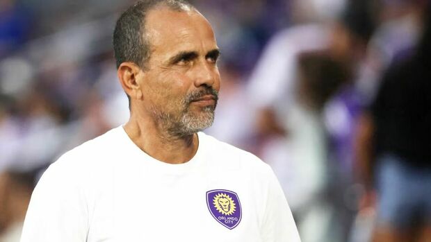 Óscar Pareja tuvo un cruce de palabras con Lionel Messi. (Foto: Reuters)