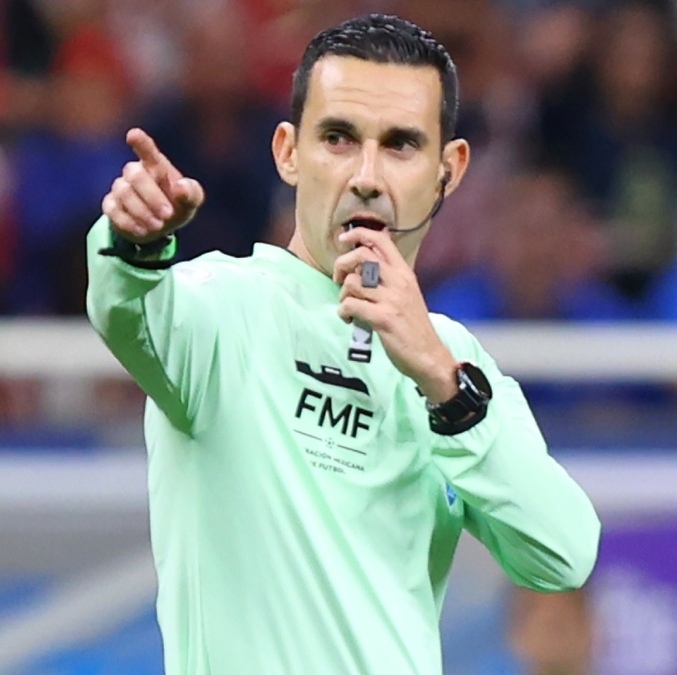 César Ramos, silbante mexicano, está atrapado en Qatar por conflicto bélico (Imago7)