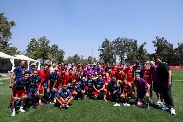 Chivas convivió con las leyendas del Barcelona (Cortesía Chivas)