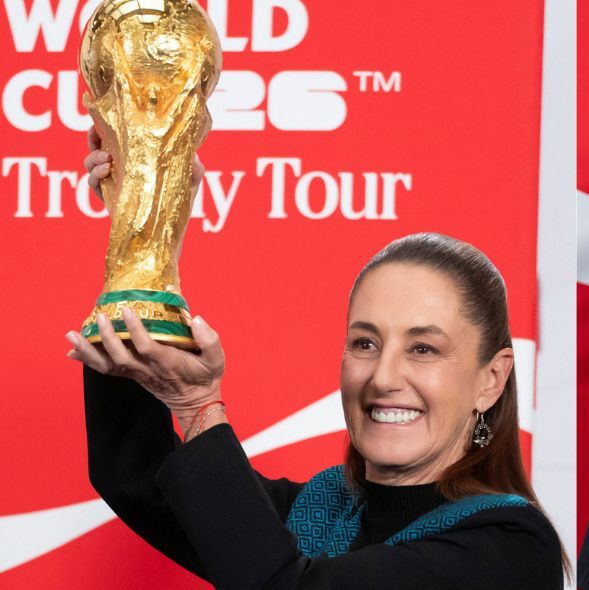 La Copa del Mundo 2026 ya está en México: Claudia Sheinbaum la recibe | Foto: Reuters