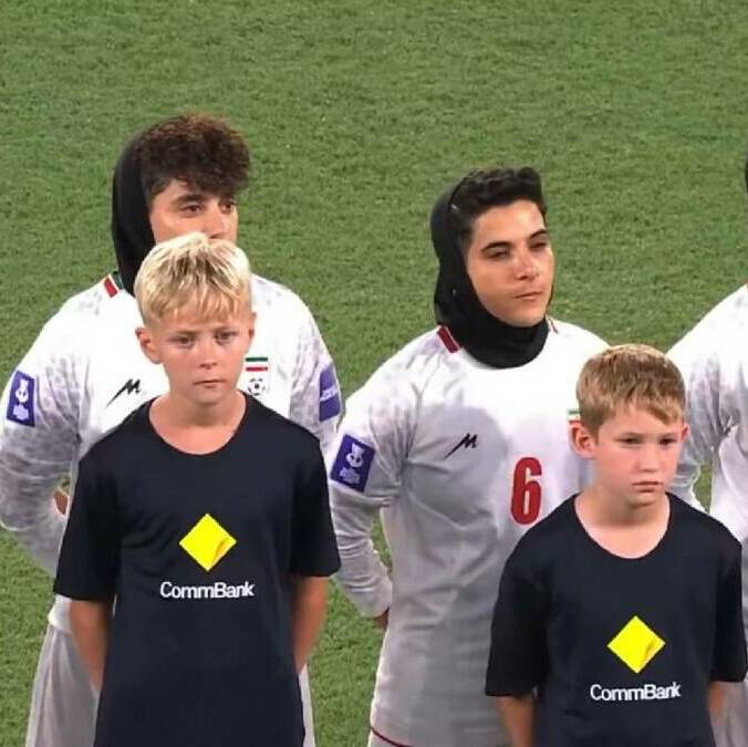 Jugadoras de Irán no cantan himno previo a encuentro / Captura