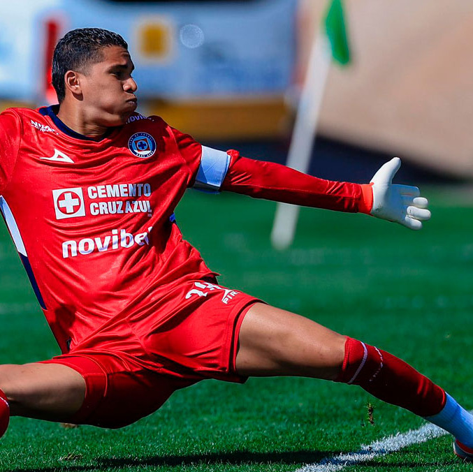 Kevin Mier en el partido ante Santos. (Foto: X @AzulBasicas)
