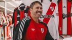 Eduardo Coudet con los colores de River Plate (@RiverPlate)