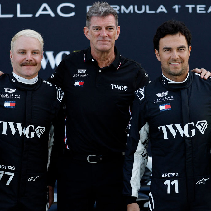 Graeme Lowdon, jefe de Cadillac, junto a Valtteri Bottas y Checo Pérez. (Foto: Reuters)