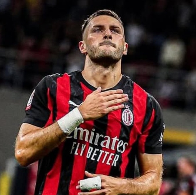 Santiago Gimenez lleva varios meses alejado de las canchas debido a una lesión (@sant.gimenez)